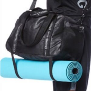 Strong y Zumba Duffle bag